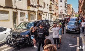 Espectacular accidente provocado en Petrer por un conductor que iba a gran velocidad