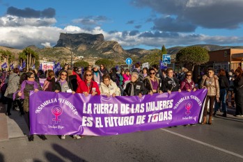 La marea morada vuelve a tomar Elda y Petrer por el D&iacute;a Internacional de la Mujer