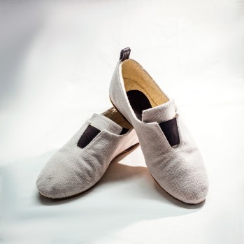 Ofiix Shoes, la marca de calzado eldense, se une a Cruz Roja para ayudar a los m&aacute;s necesitados con su nuevo modelo