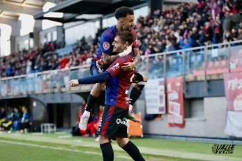 Lluvia de goles del Eldense ante el N&agrave;stic (4-1)