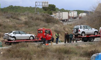 Accidente m&uacute;ltiple en la A-31 tras la aver&iacute;a de un cami&oacute;n