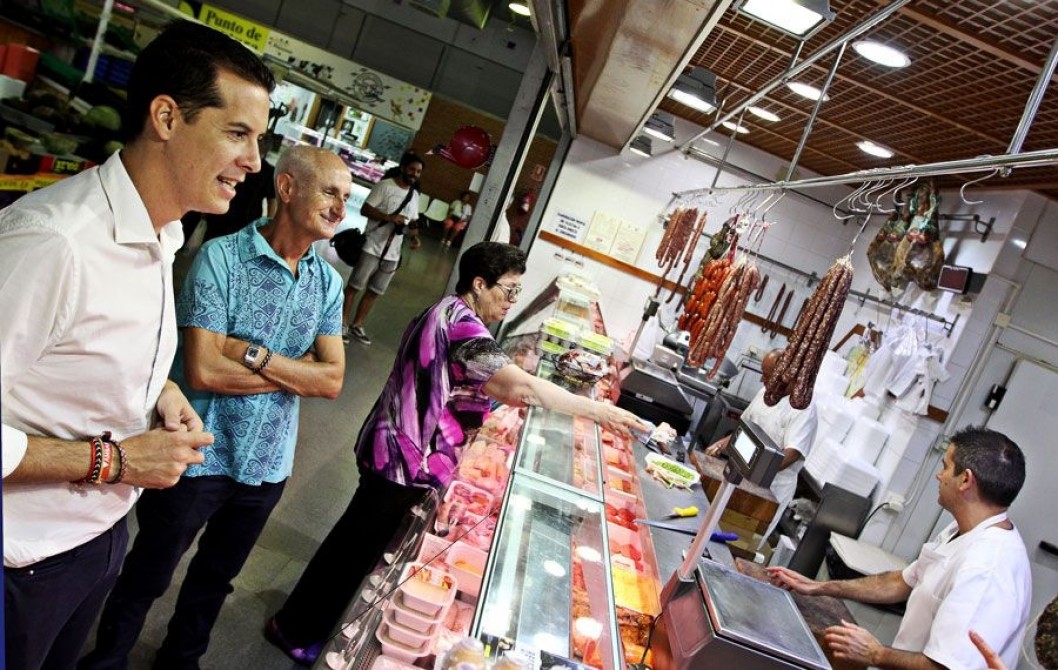 Una encuesta para comerciantes y clientes desvelará las necesidades más urgentes del Mercado de San Francisco de Sales Una encuesta para comerciantes y clientes desvelará las necesidades más urgentes del Mercado de San Francisco de Sales