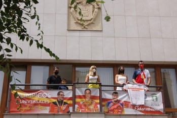 El Ayuntamiento de Petrer recibe a los ol&iacute;mpicos Gede&oacute;n Guardiola y Paula Arcos tras regresar de los Juegos de Tokio