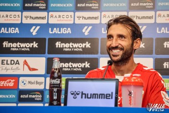&Aacute;lex Bernal: "El entrenador sabe que lo voy a dar todo, me ponga los minutos que me ponga"