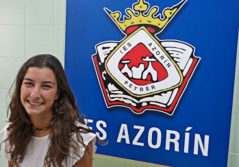 Enca Poveda, alumna del IES Azor&iacute;n, recibe la beca de Pompeu Fabra para estudiar Biolog&iacute;a molecular