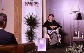 Elia Barcel&oacute; present&oacute; su nueva novela "La noche de plata" en Elda