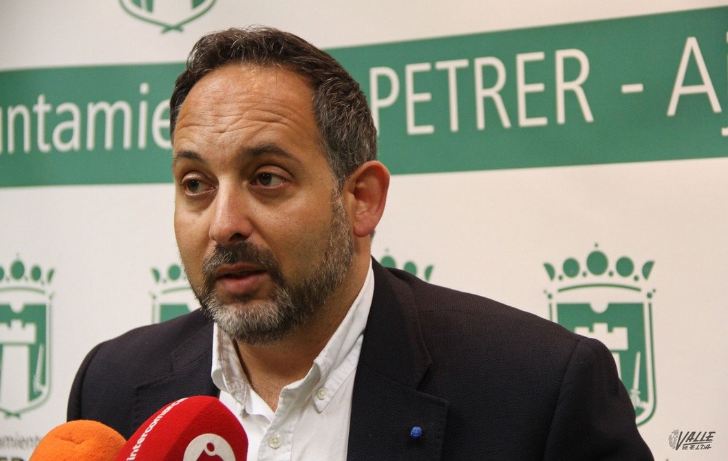 El PP denuncia que la Generalitat debe 1,2 millones de euros a Petrer El PP denuncia que la Generalitat debe 1,2 millones de euros a Petrer