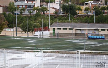 La lluvia obliga a cerrar el pabell&oacute;n azul y los campos de la Sismat y aver&iacute;a el alumbrado en parte de la avenida Alfonso XIII