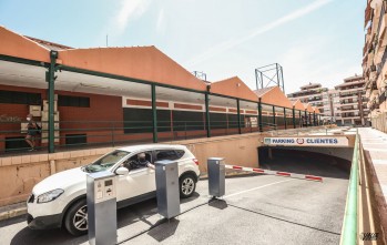 Aparcamiento f&aacute;cil y gratuito en el parking del Mercado de la Frontera para los clientes de los comercios asociados