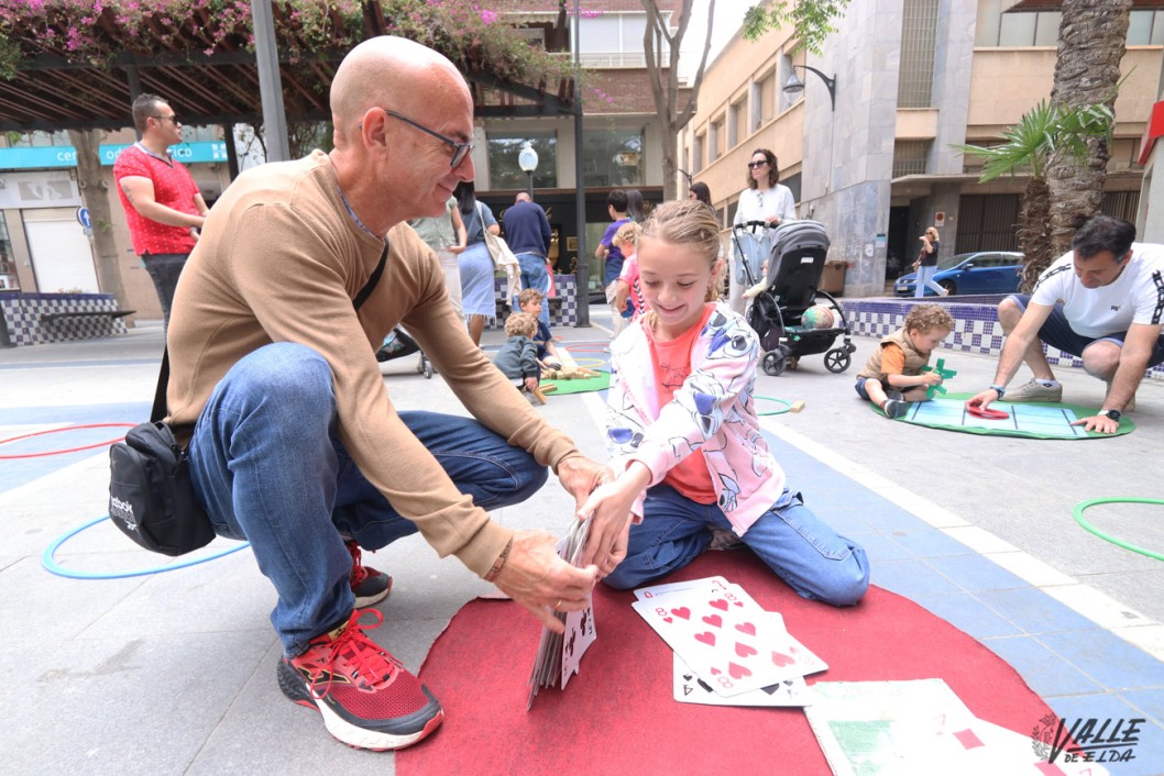 Las familias de Elda disfrutan de una jornada por la igualdad Las familias de Elda disfrutan de una jornada por la igualdad