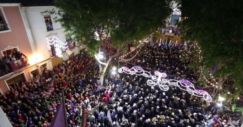 Petrer canta a una voz que las fiestas de Moros y Cristianos han llegado