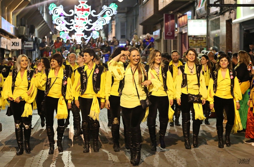 Los Moros y Cristianos de Elda y Petrer desfilarán en la feria Fitur de Madrid Los Moros y Cristianos de Elda y Petrer desfilarán en la feria Fitur de Madrid