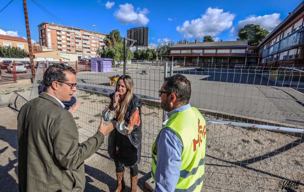 Comienza la reforma de los patios escolares de Elda Comienza la reforma de los patios escolares de Elda