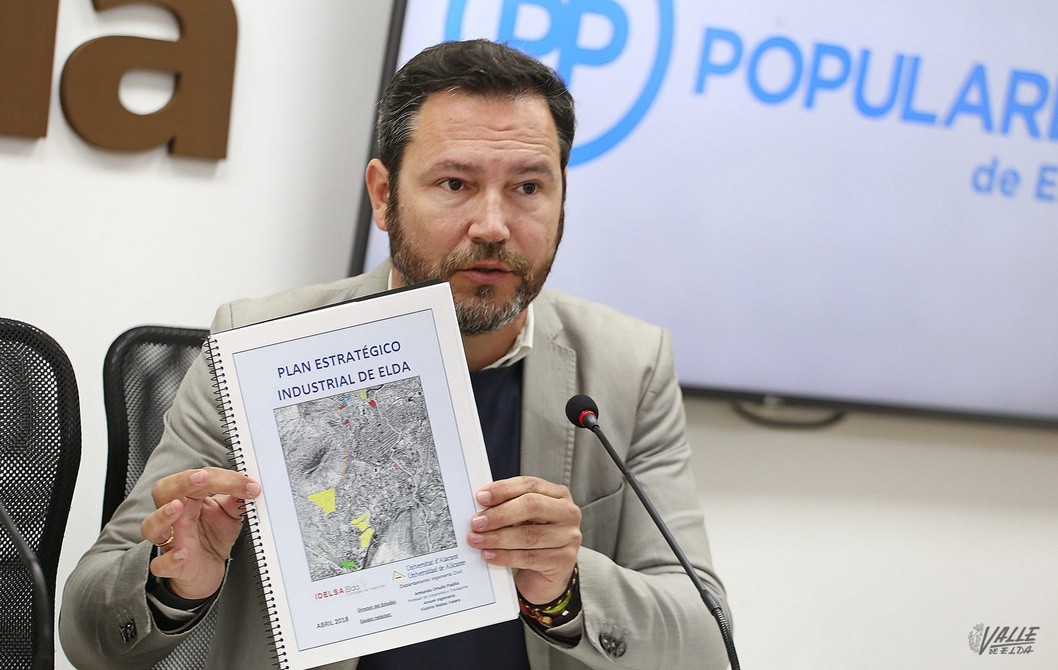 El PP denuncia que el Plan General de Elda ha caducado y pide a Alfaro que "se preocupe por la ciudad" El PP denuncia que el Plan General de Elda ha caducado y pide a Alfaro que "se preocupe por la ciudad"