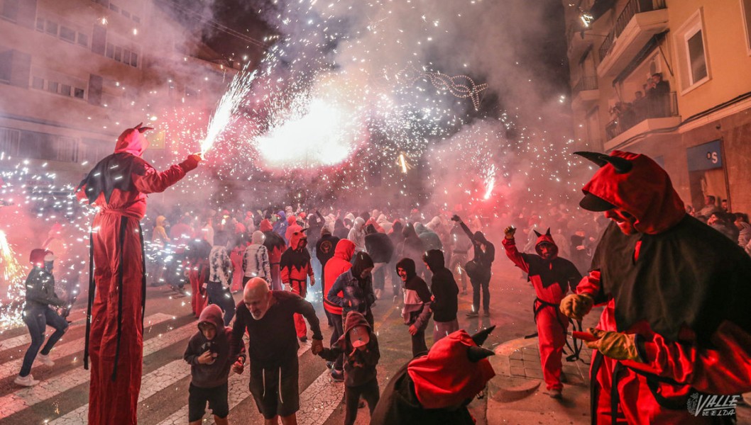 Vuelve el Correfoc a las Fiestas Patronales de Petrer Vuelve el Correfoc a las Fiestas Patronales de Petrer