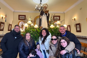 Los eldenses visitan a San Ant&oacute;n antes de la Media Fiesta