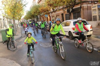 Elda celebra en bici el D&iacute;a de la Constituci&oacute;n