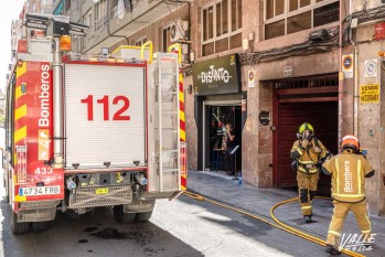 Incendio en un garaje de la calle Elia Barcel&oacute; provoca varios da&ntilde;os materiales