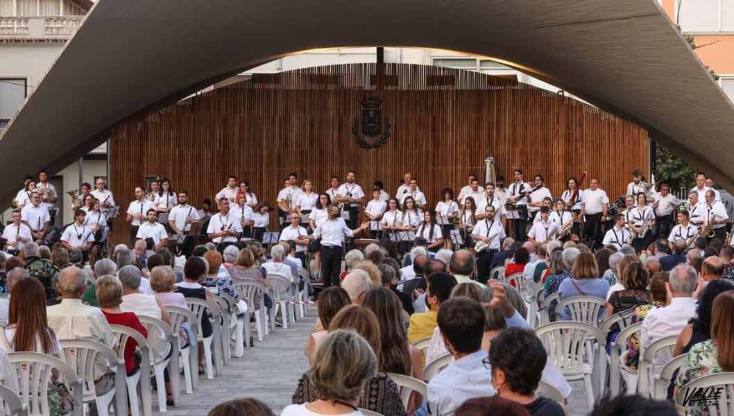 La música festera vuelve a sonar en Elda con la Santa Cecilia La música festera vuelve a sonar en Elda con la Santa Cecilia
