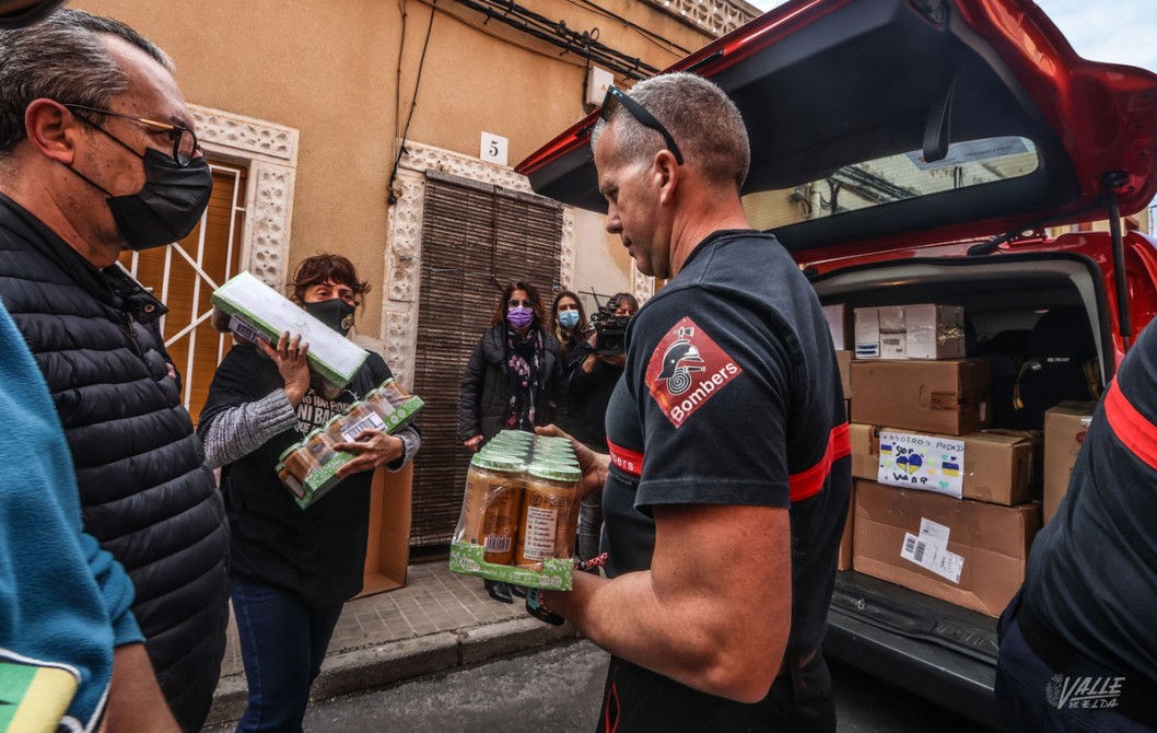 El Grupo Abril y los Bomberos realizan el primer envío a Ucrania y traerán refugiados El Grupo Abril y los Bomberos realizan el primer envío a Ucrania y traerán refugiados