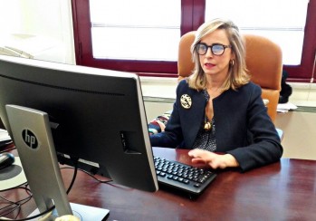 Mar&iacute;a de los &Aacute;ngeles Mart&iacute;nez , inspectora del Consejo General del Poder Judicial en Madrid: "Es un s&iacute;ntoma de madurez democr&aacute;tica que haya mujeres juezas"