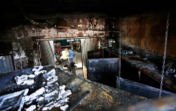 Un incendio calcina parte de una f&aacute;brica en el pol&iacute;gono Salinetas de Petrer