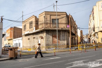 El estado ruinoso de un edificio obliga a cortar uno de los accesos al barrio Estaci&oacute;n