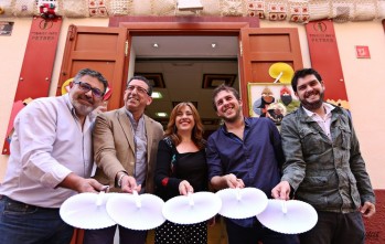 La Tourist Info de Petrer se viste de fiesta y repartir&aacute; 1.000 paip&aacute;is durante las fiestas de Moros y Cristianos