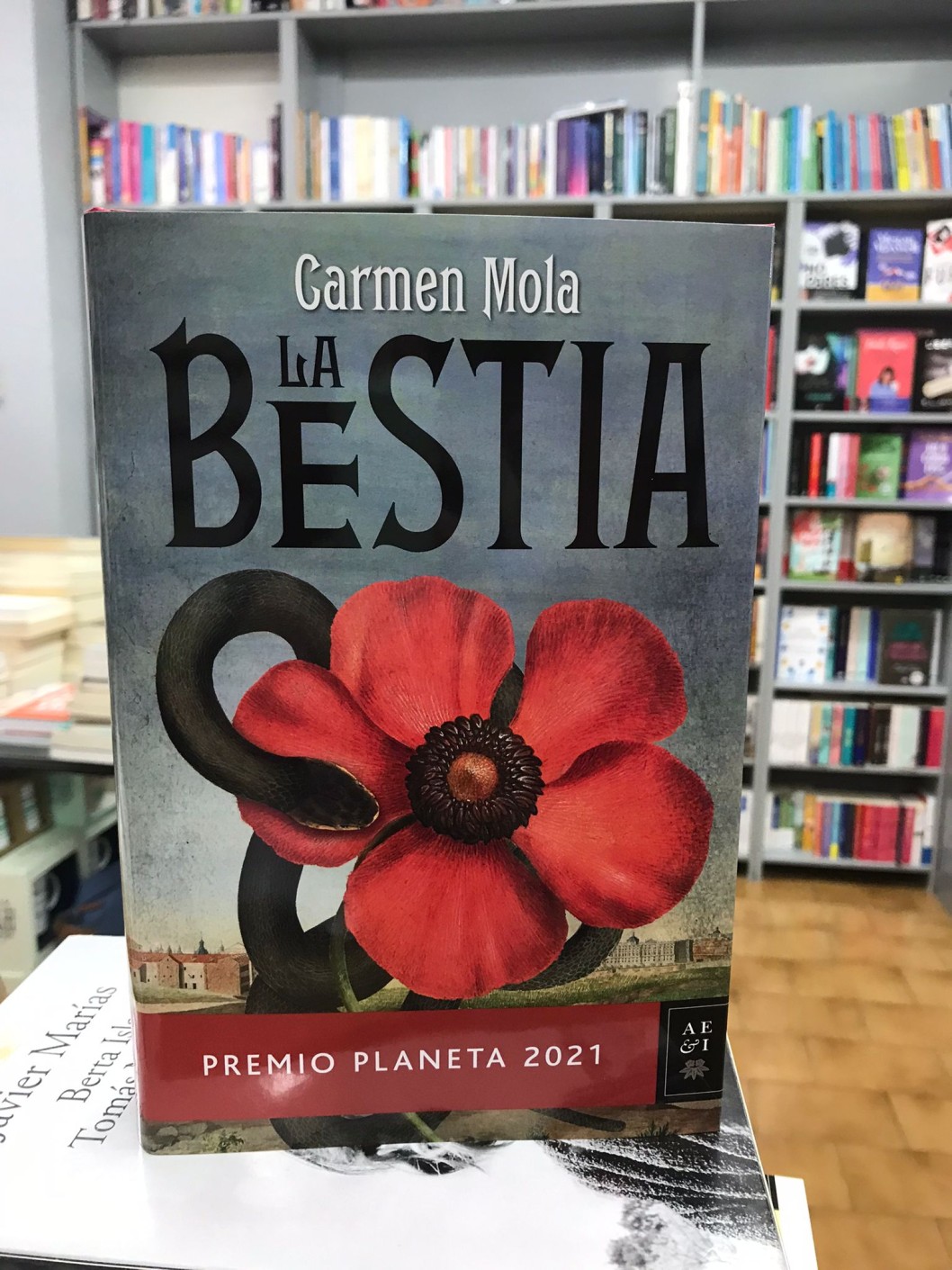 "La bestia" de Carmen Mola "La bestia" de Carmen Mola