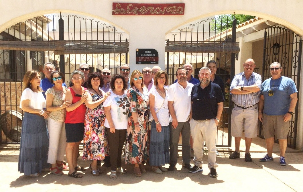 Reencuentro entrañable de la primera promoción mixta del IES Azorín Reencuentro entrañable de la primera promoción mixta del IES Azorín