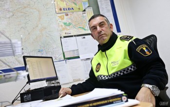 El intendente principal de la Polic&iacute;a Local de Elda crea un m&eacute;todo pionero para acabar con el acoso escolar
