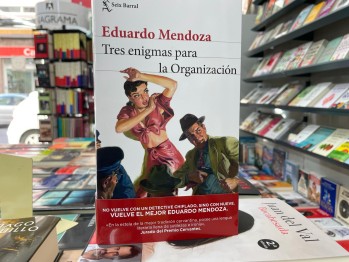 "Tres enigmas para la Organizaci&oacute;n" de Eduardo Mendoza