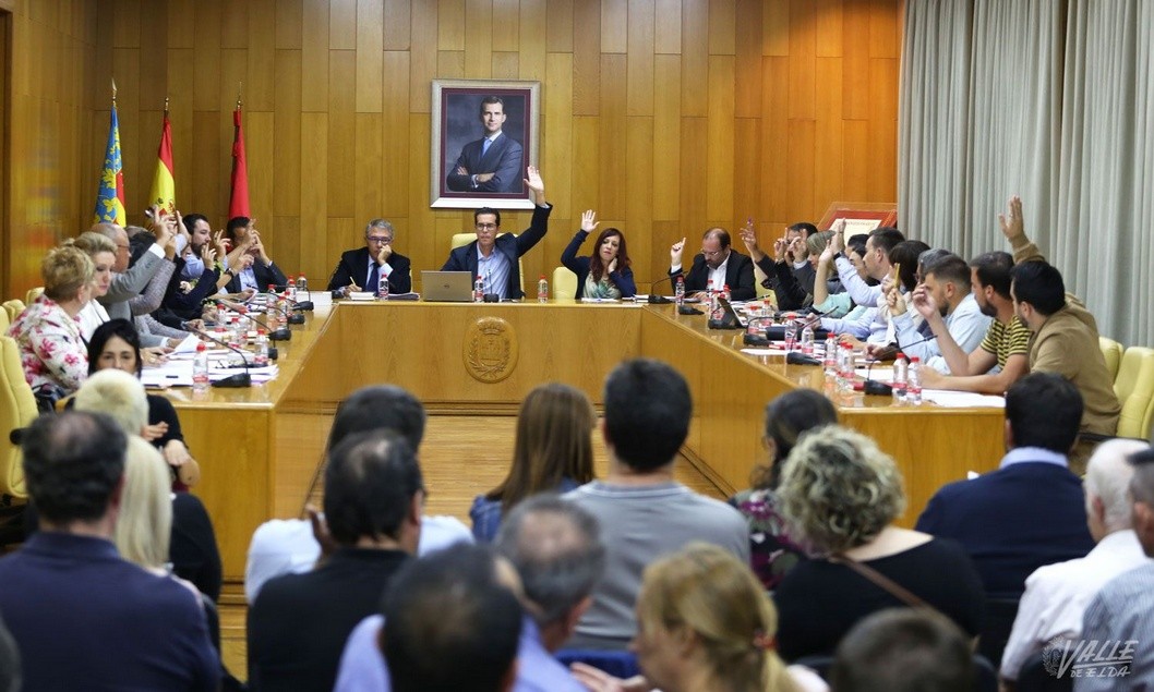 El pleno aprueba solicitar una ayuda de 280.000 euros a Diputación para asfaltar varias calles El pleno aprueba solicitar una ayuda de 280.000 euros a Diputación para asfaltar varias calles