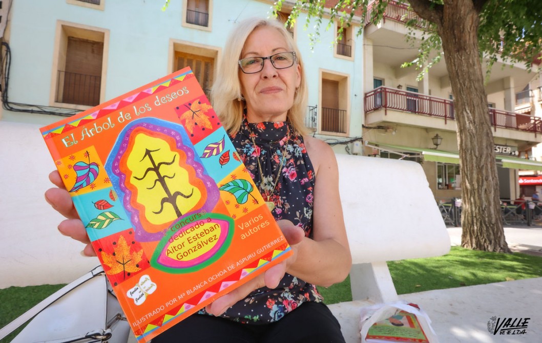 La madre de Aitor presenta un libro en memoria de su hijo fallecido por una peritonitis La madre de Aitor presenta un libro en memoria de su hijo fallecido por una peritonitis