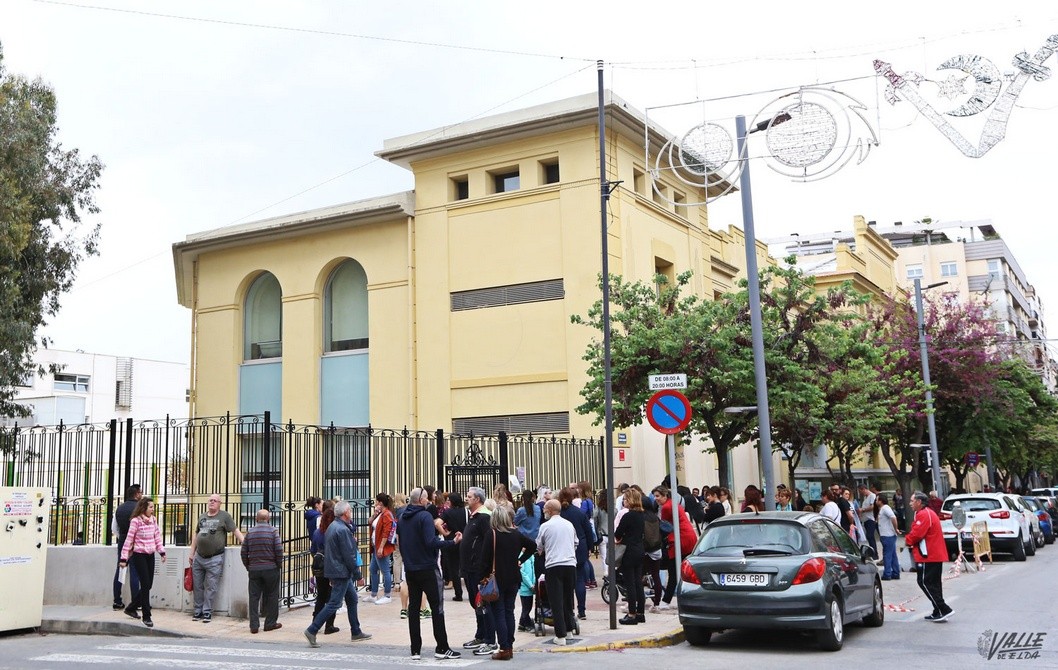 El colegio Padre Manjon reduce sus plazas de comedor y pide una segunda planta para atender a todos los niños El colegio Padre Manjon reduce sus plazas de comedor y pide una segunda planta para atender a todos los niños