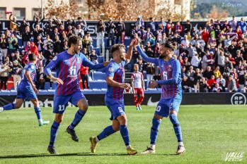 Festival de goles del Eldense para terminar el a&ntilde;o l&iacute;der (4-0)