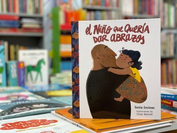 "El ni&ntilde;o que quer&iacute;a dar abrazos" de Sonia Encinas