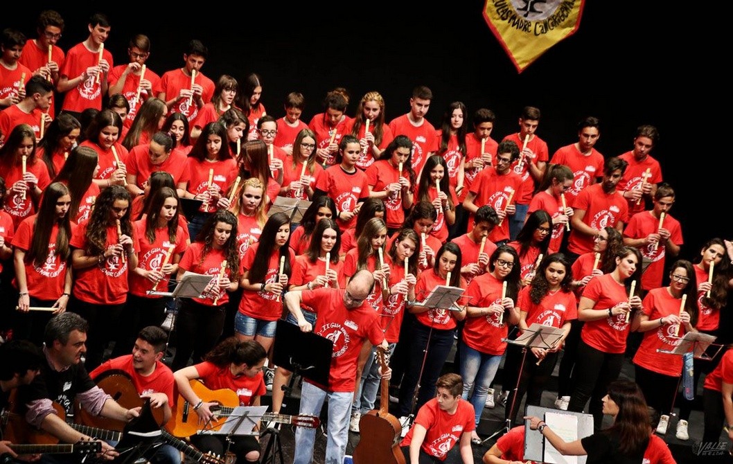 Los alumnos del IES Valle de Elda actúan contra el cáncer Los alumnos del IES Valle de Elda actúan contra el cáncer