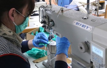 La Generalitat ofrece ayudas para las empresas que hagan mascarillas o ropa sanitaria