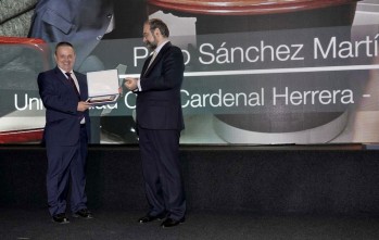 Paco S&aacute;nchez distinguido por sus 25 a&ntilde;os como director del CEU Cardenal Herrera de Elche