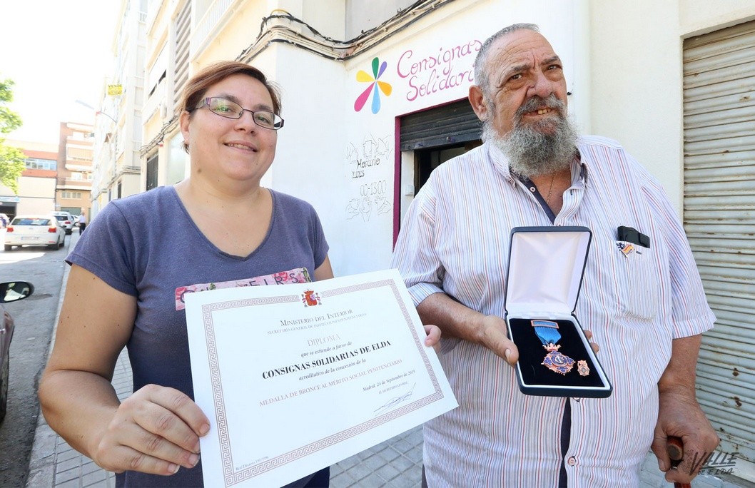 Consignas Solidarias recibe la medalla de bronce al Mérito Social Penitenciario Consignas Solidarias recibe la medalla de bronce al Mérito Social Penitenciario