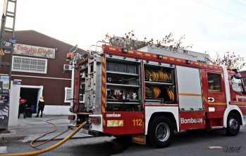 Incendio en una nave industrial de timbrados en el Pol&iacute;gono Campo Alto de Elda