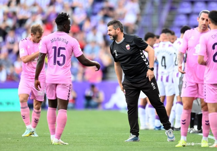 Fernando Est&eacute;vez: "Desafortunadamente nos vamos sin puntos cuando el equipo ha hecho un trabajo brutal"
