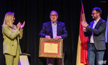 Juan Conejero recibe la menci&oacute;n de honor al M&eacute;rito Cultural en Petrer