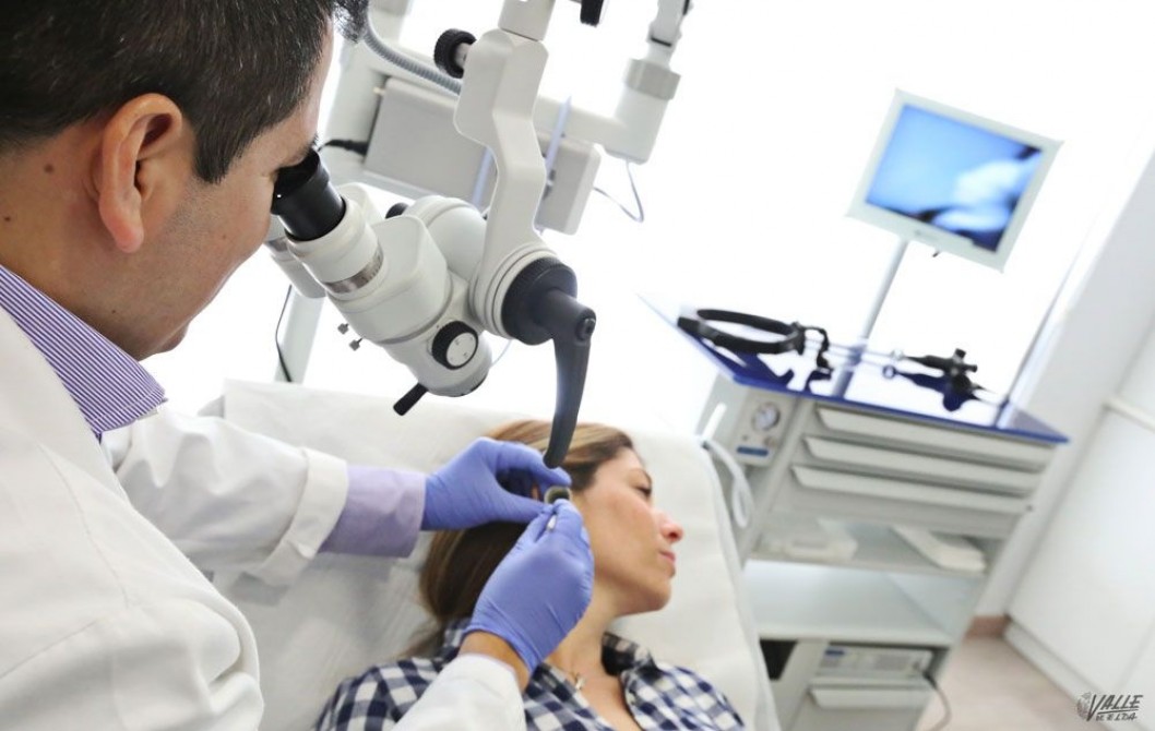 El doctor José Martín Zelada del Centro Médico Los Ángeles aclara qué ocurre con la otitis de las piscinas El doctor José Martín Zelada del Centro Médico Los Ángeles aclara qué ocurre con la otitis de las piscinas