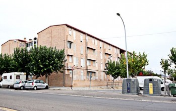 Emudesa entrega cinco viviendas sociales a familias necesitadas y ya gestiona la entrega de otras tres 