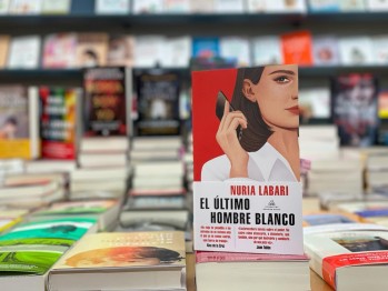 "El &uacute;ltimo hombre blanco" de Nuria Labari