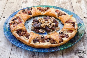 Corona de bacon y d&aacute;tiles