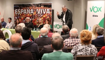 La Polic&iacute;a blinda la presentaci&oacute;n de Vox Elda a la que acuden 200 personas