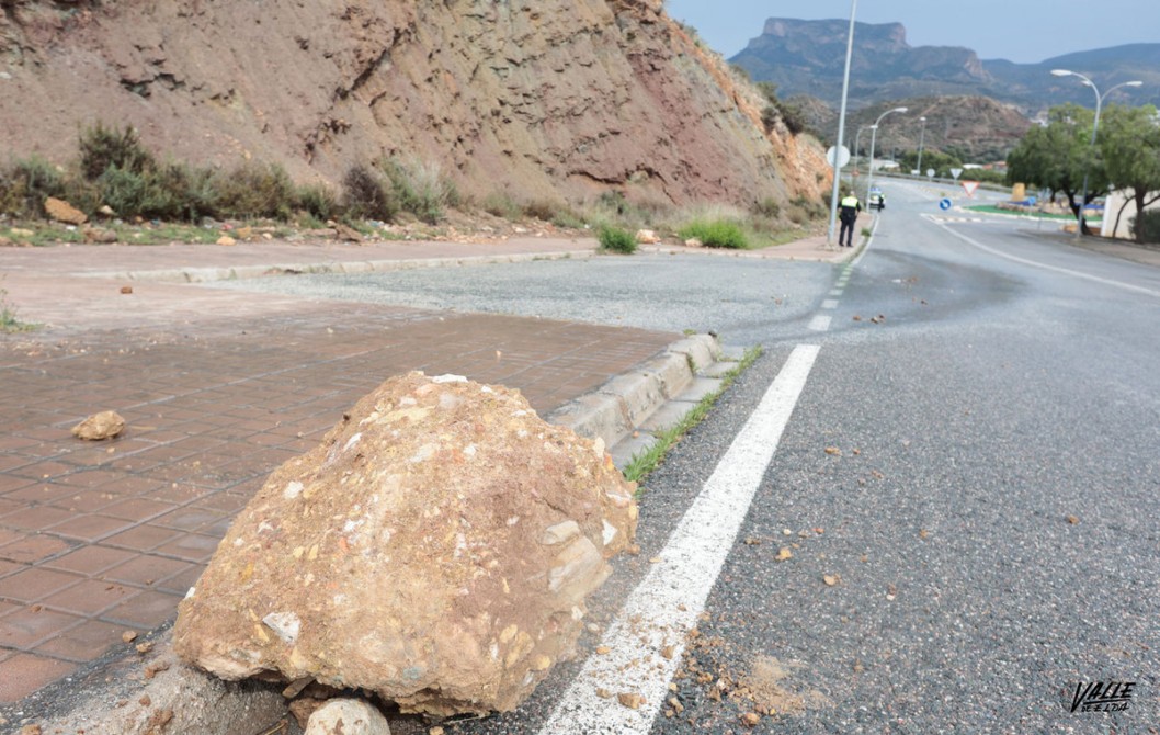 Las intensas lluvias provocan desprendimientos de grandes rocas de La Torreta Las intensas lluvias provocan desprendimientos de grandes rocas de La Torreta
